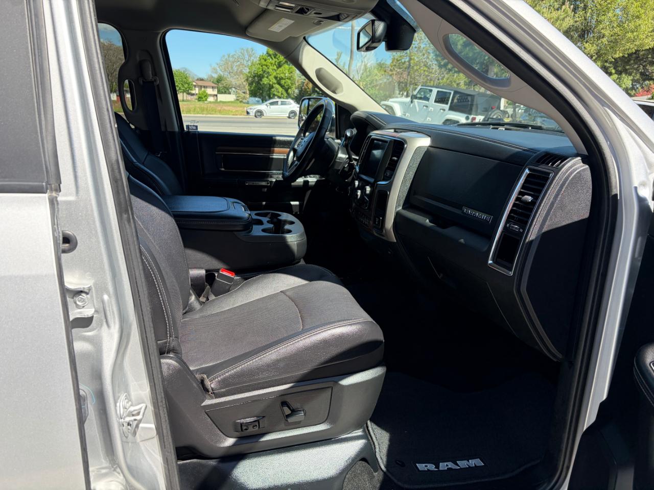 RAM 2500 Laramie 4x4 Crew Cab 6'4" Box 2017