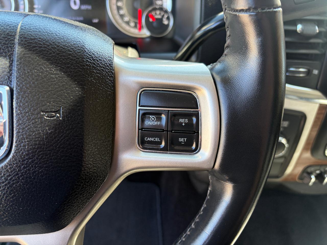 RAM 2500 Laramie 4x4 Crew Cab 6'4" Box 2017