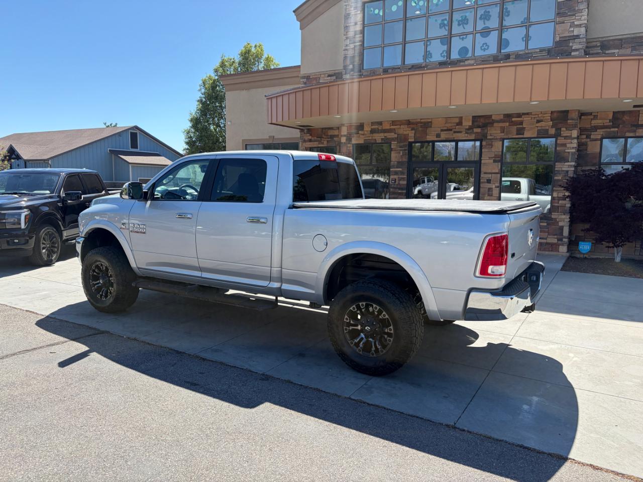 RAM 2500 Laramie 4x4 Crew Cab 6'4" Box 2017