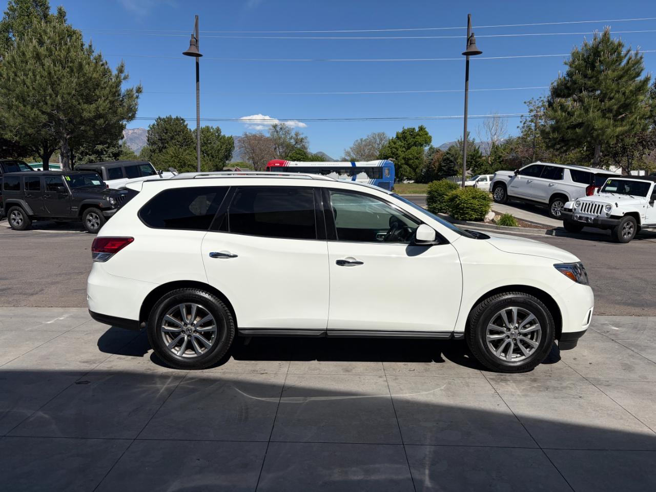 Nissan Pathfinder 2WD 4dr S 2016