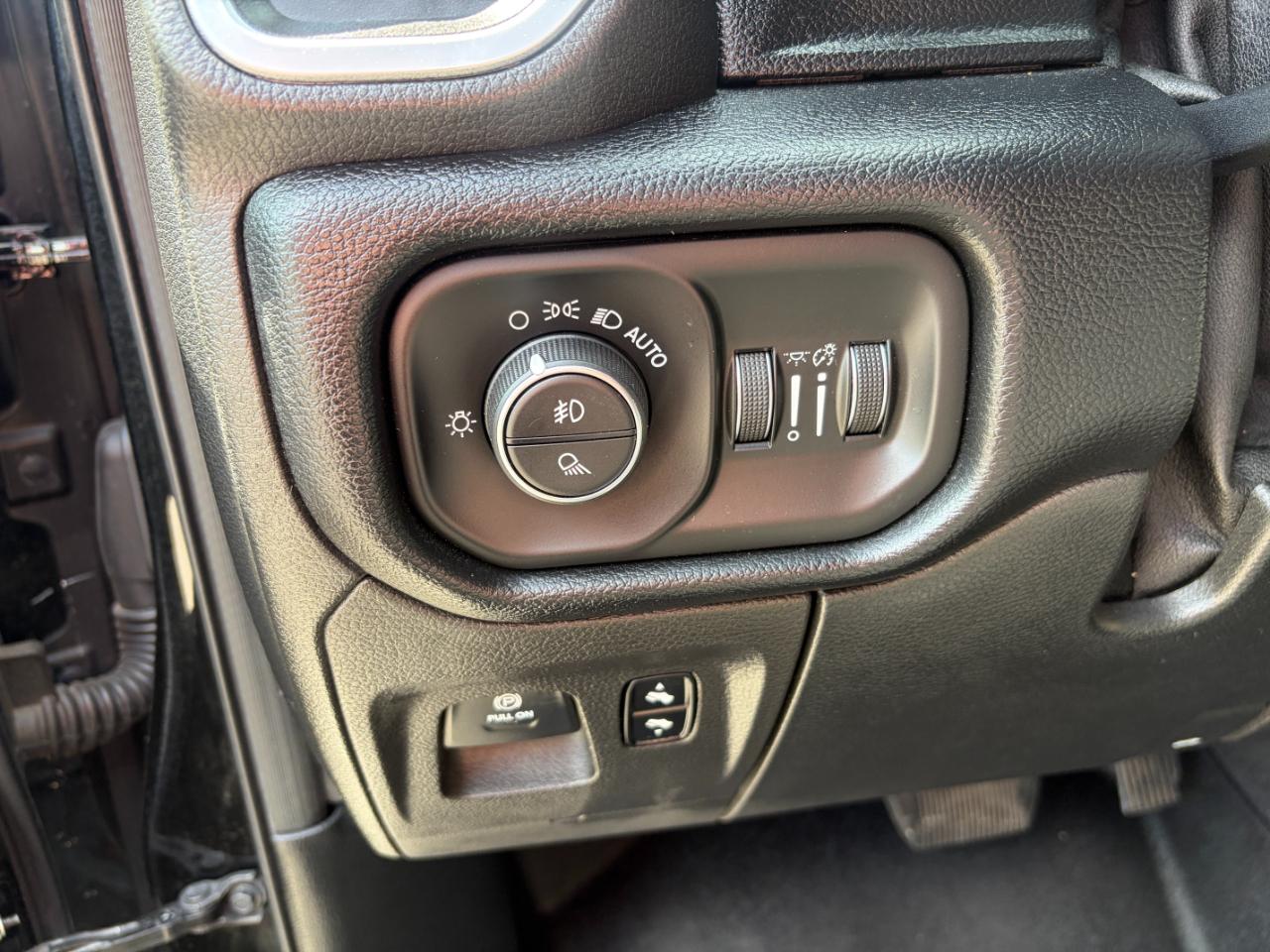 RAM 1500 Big Horn/Lone Star 4x4 Crew Cab 5'7" Box 2019