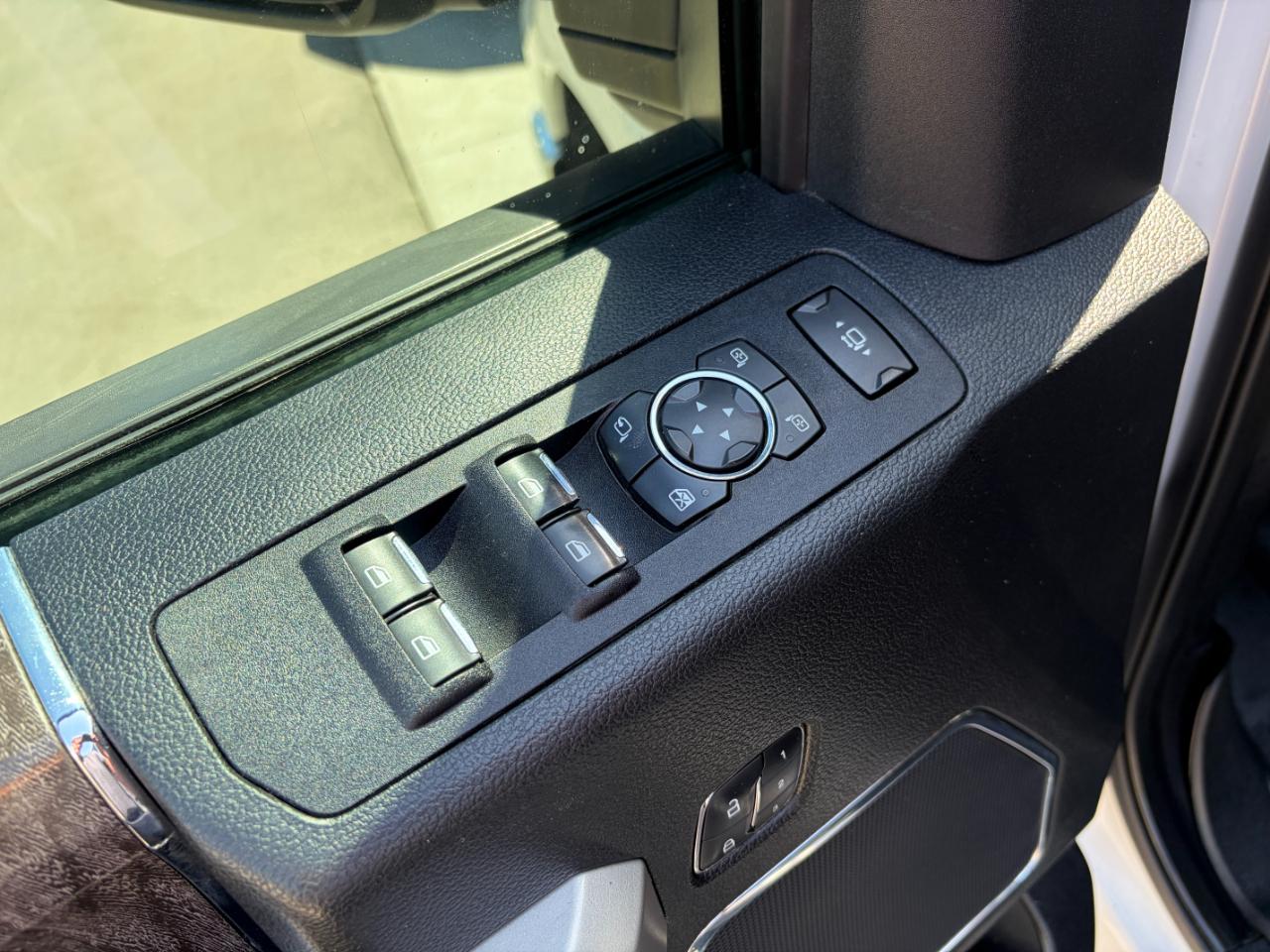 Ford Super Duty F-350 SRW Lariat 4WD Crew Cab 8' Box 2019