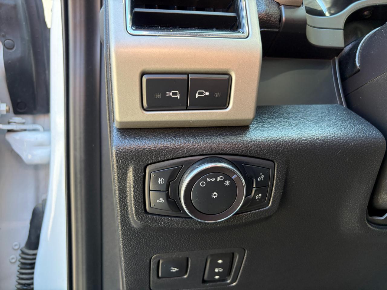 Ford Super Duty F-350 SRW Lariat 4WD Crew Cab 8' Box 2019