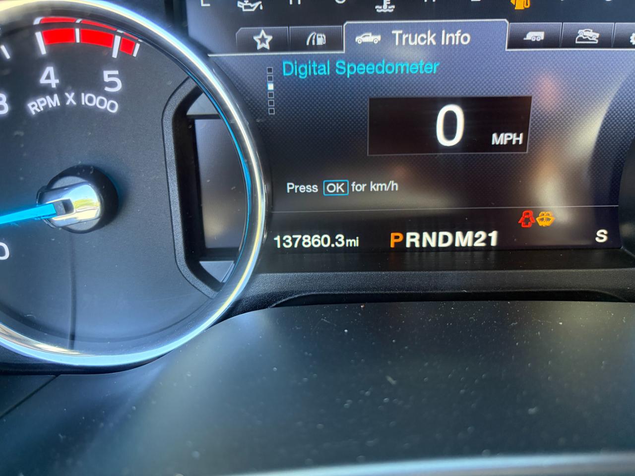 Ford Super Duty F-350 SRW Lariat 4WD Crew Cab 8' Box 2019