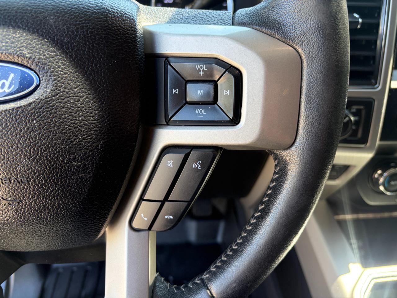Ford Super Duty F-350 SRW Lariat 4WD Crew Cab 8' Box 2019