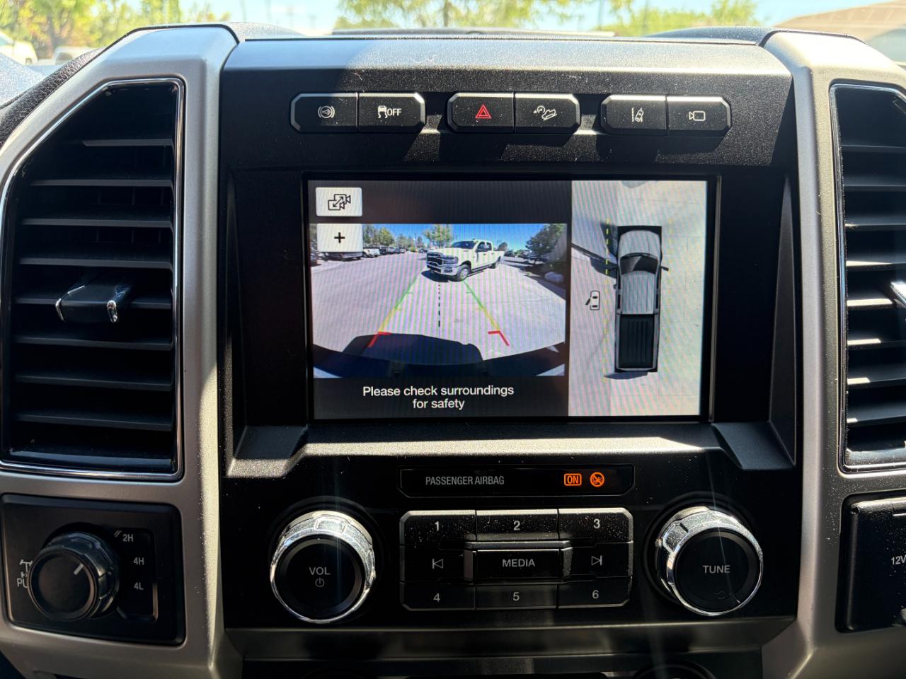 Ford Super Duty F-350 SRW Lariat 4WD Crew Cab 8' Box 2019