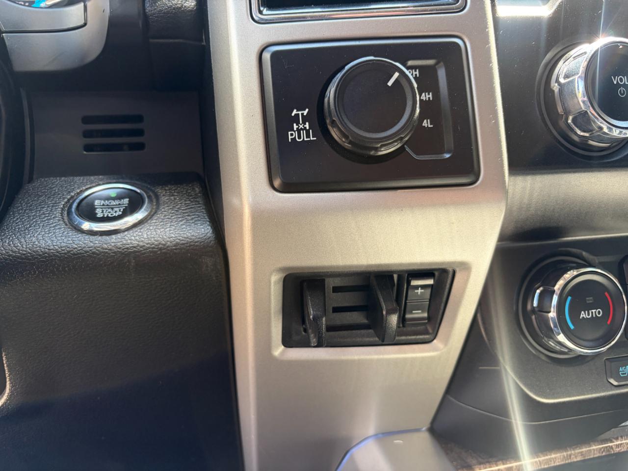 Ford Super Duty F-350 SRW Lariat 4WD Crew Cab 8' Box 2019