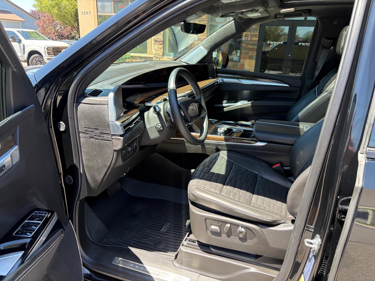 Cadillac Escalade 4WD 4dr Sport Platinum 2025