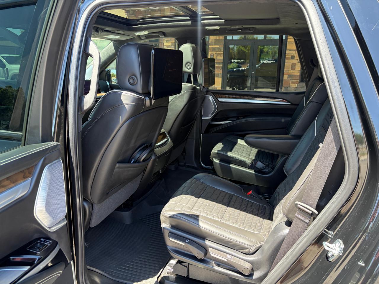 Cadillac Escalade 4WD 4dr Sport Platinum 2025