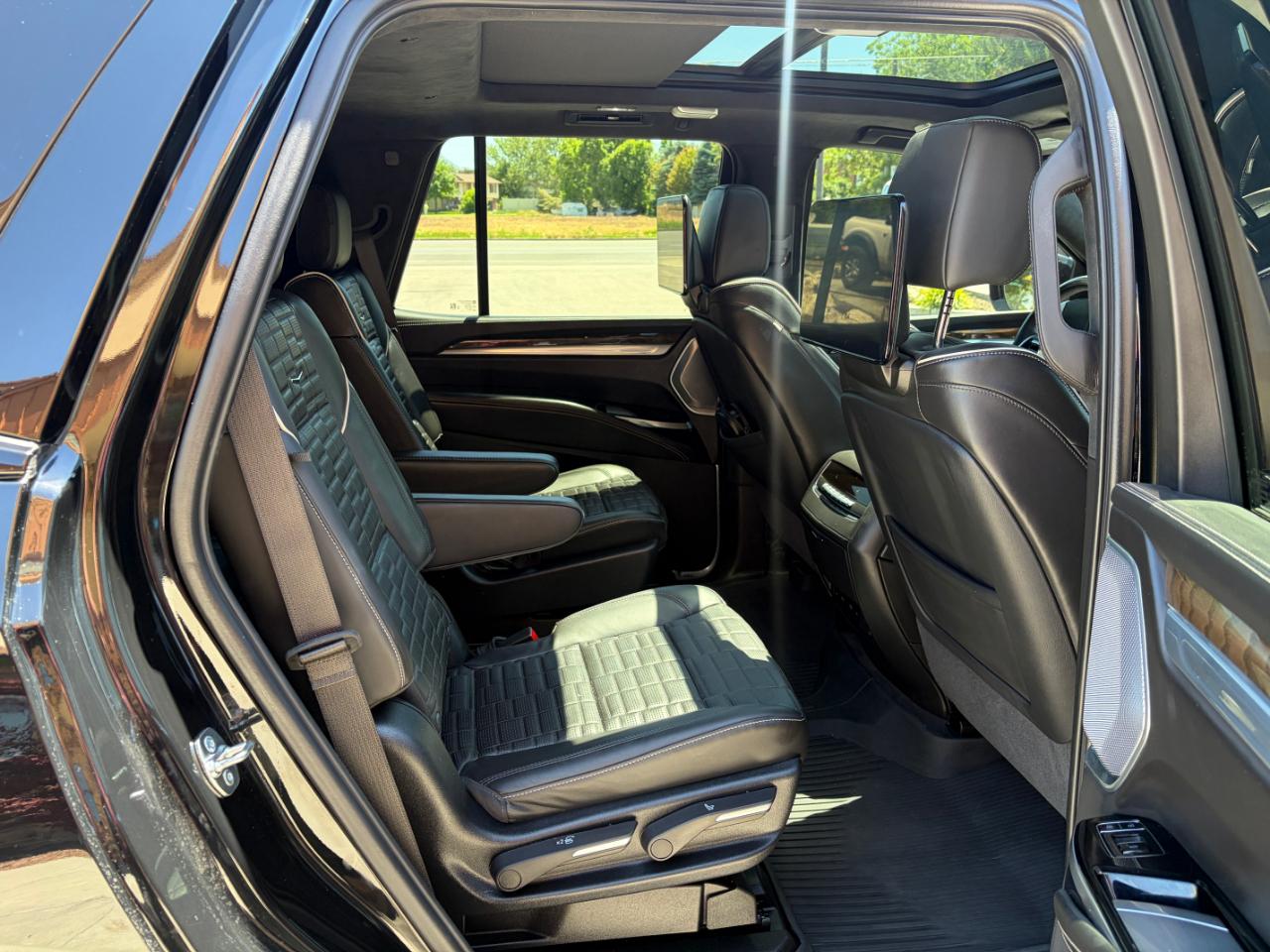 Cadillac Escalade 4WD 4dr Sport Platinum 2025