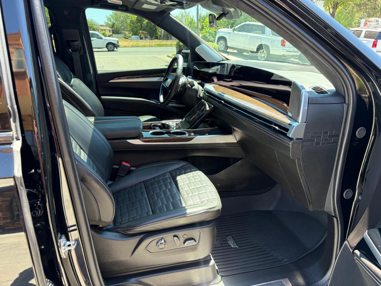 Cadillac Escalade 4WD 4dr Sport Platinum 2025