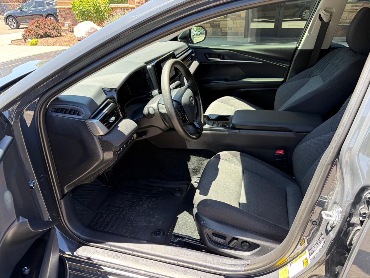 Toyota Camry LE AWD (Natl) 2025