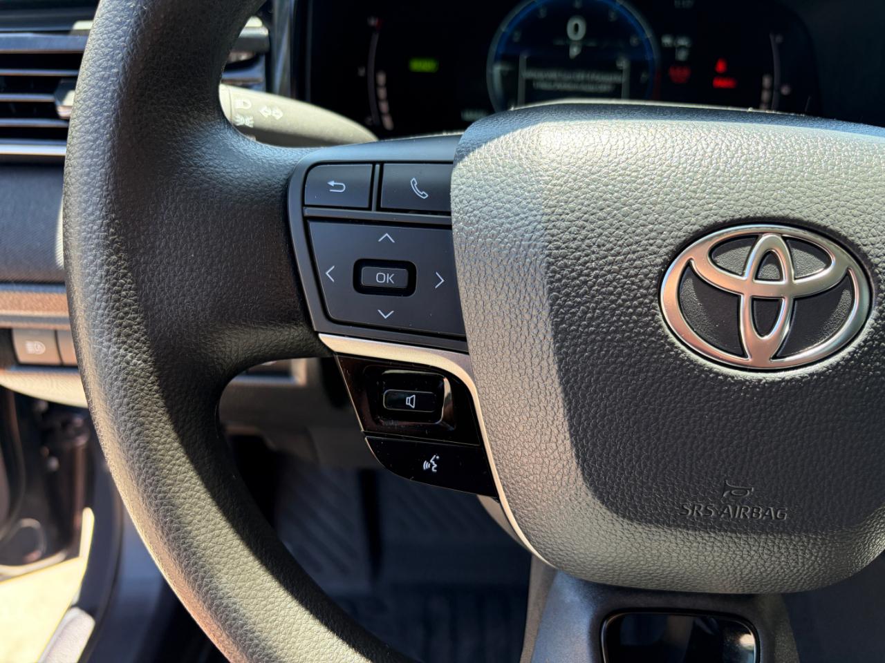 Toyota Camry LE AWD (Natl) 2025