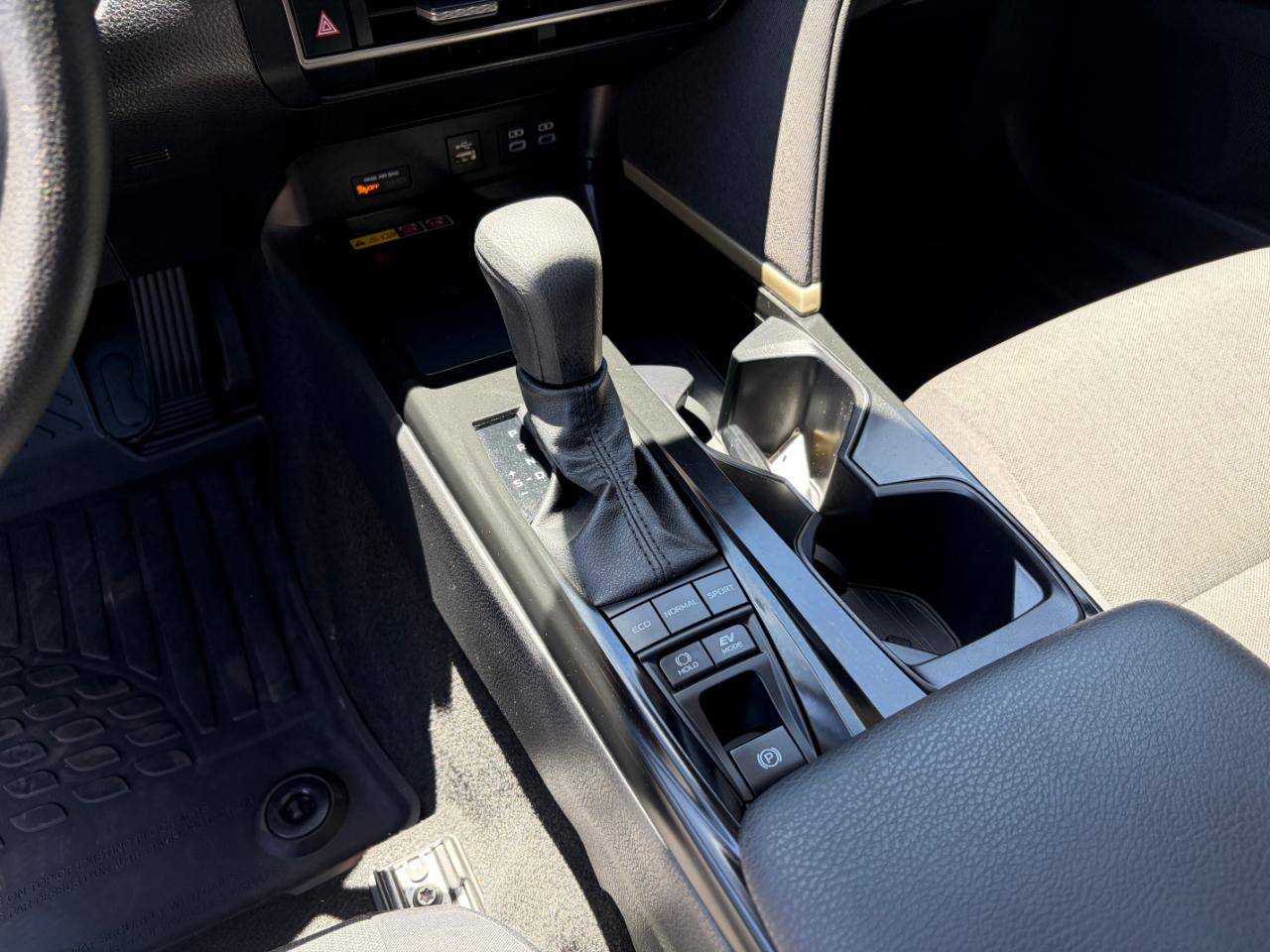 Toyota Camry LE AWD (Natl) 2025