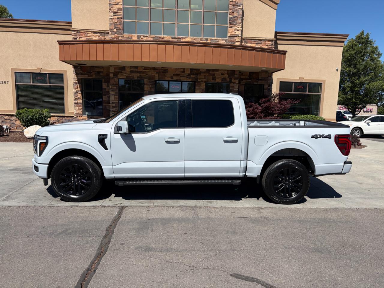 Ford F-150 Lariat 4WD SuperCrew 5.5' Box 2025