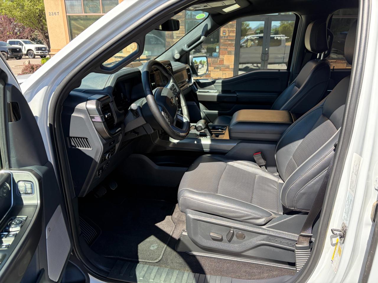 Ford F-150 Lariat 4WD SuperCrew 5.5' Box 2025