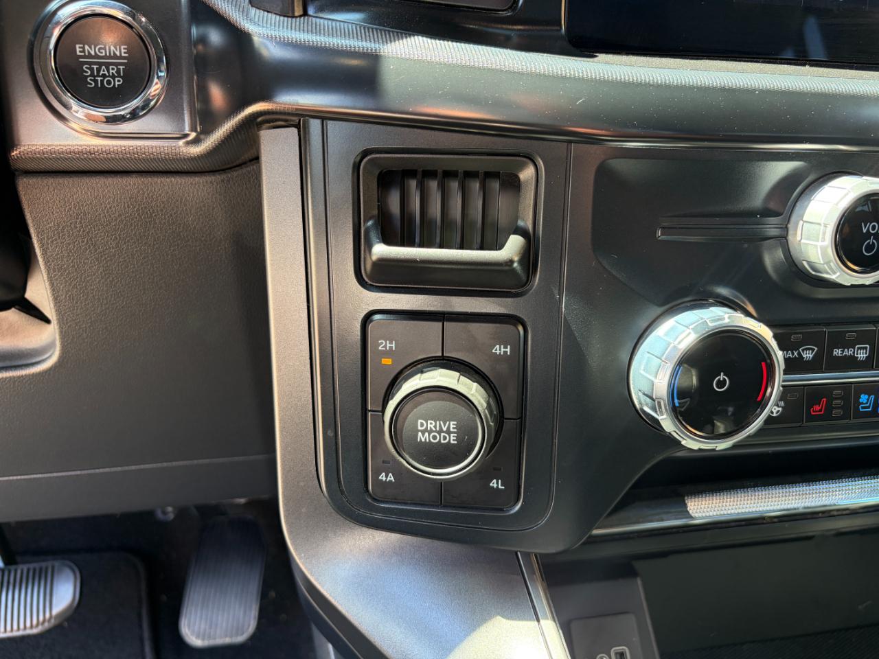 Ford F-150 Lariat 4WD SuperCrew 5.5' Box 2025