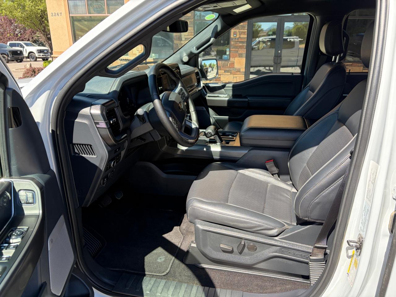 Ford F-150 Lariat 4WD SuperCrew 5.5' Box 2025