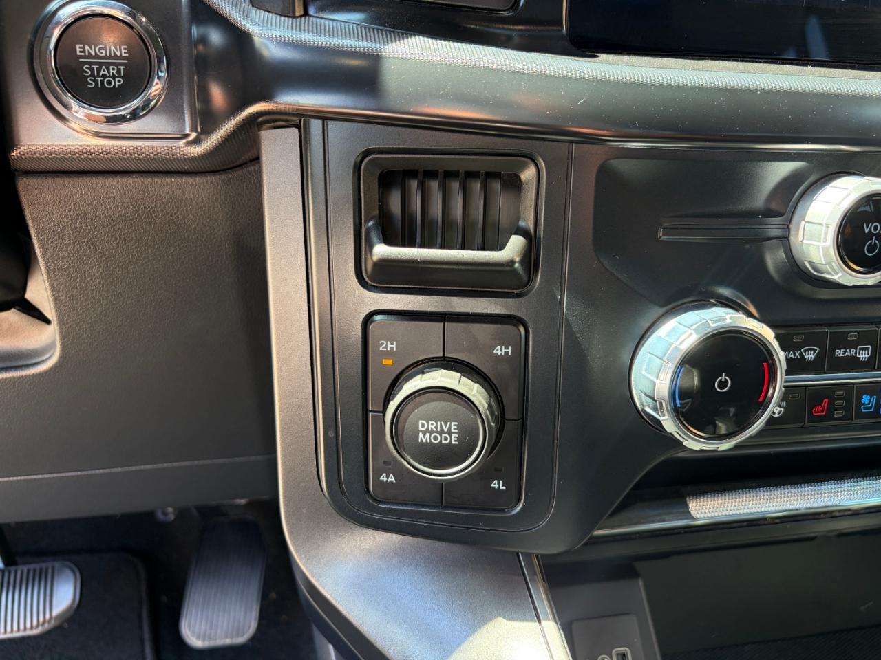 Ford F-150 Lariat 4WD SuperCrew 5.5' Box 2025