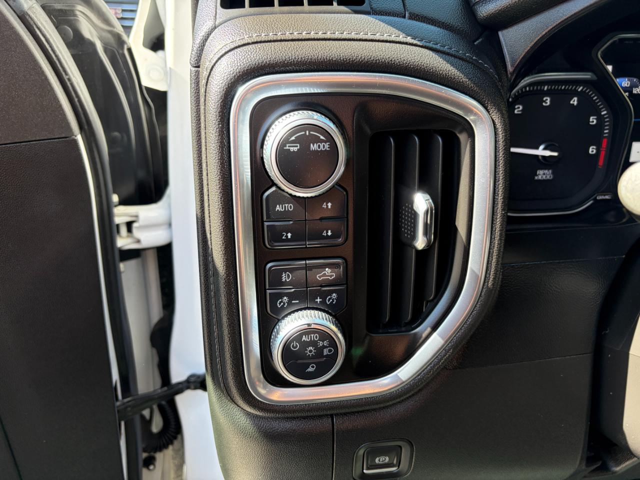 GMC Sierra 1500 4WD Crew Cab 147" Denali 2021