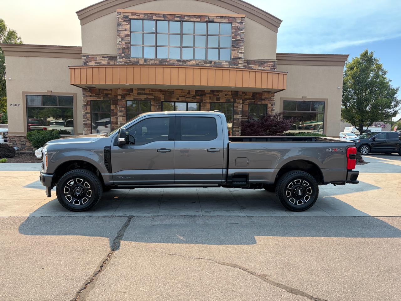 Ford Super Duty F-350 SRW Platinum 4WD Crew Cab 8' Box 2025