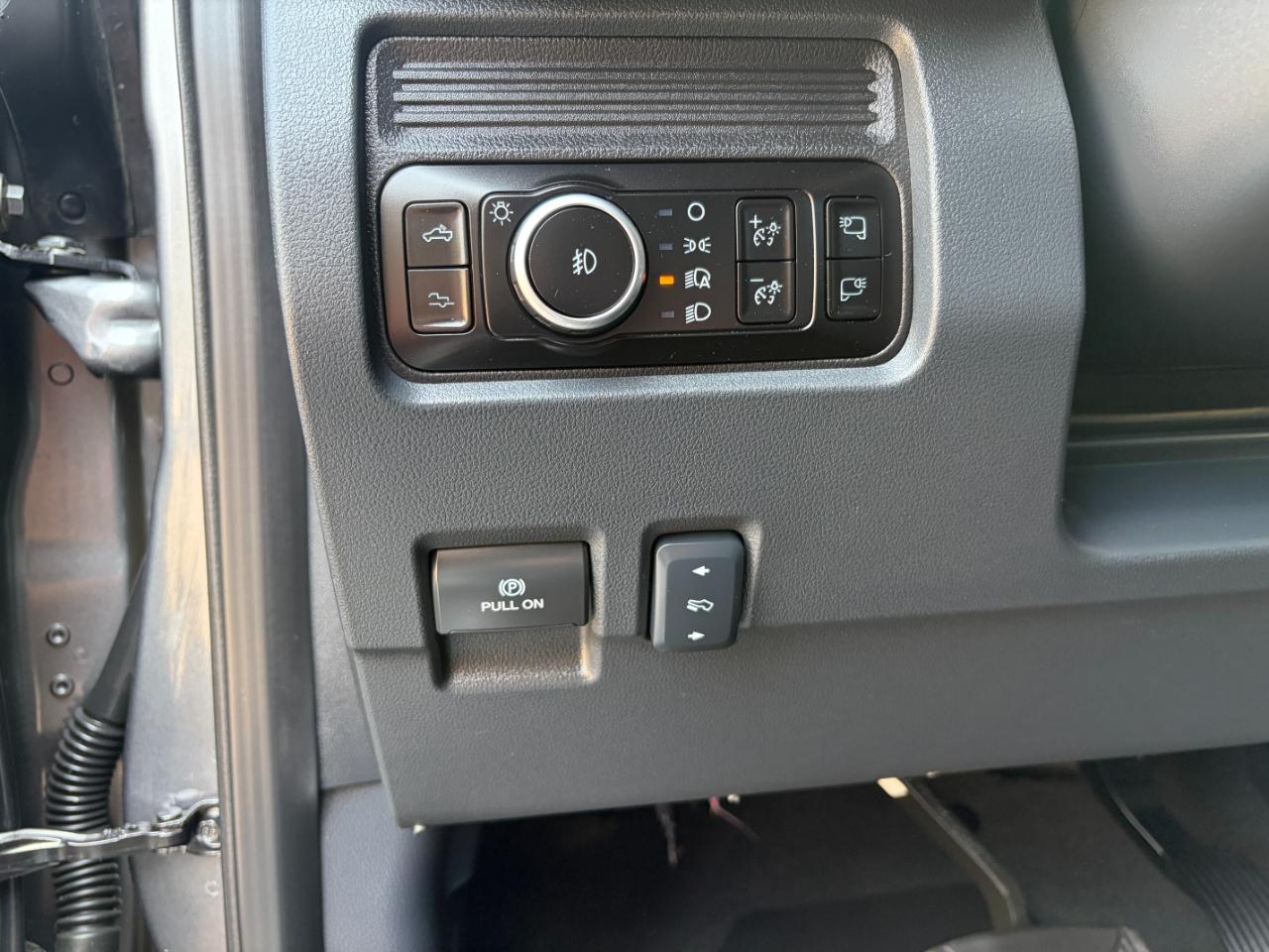 Ford Super Duty F-350 SRW Platinum 4WD Crew Cab 8' Box 2025