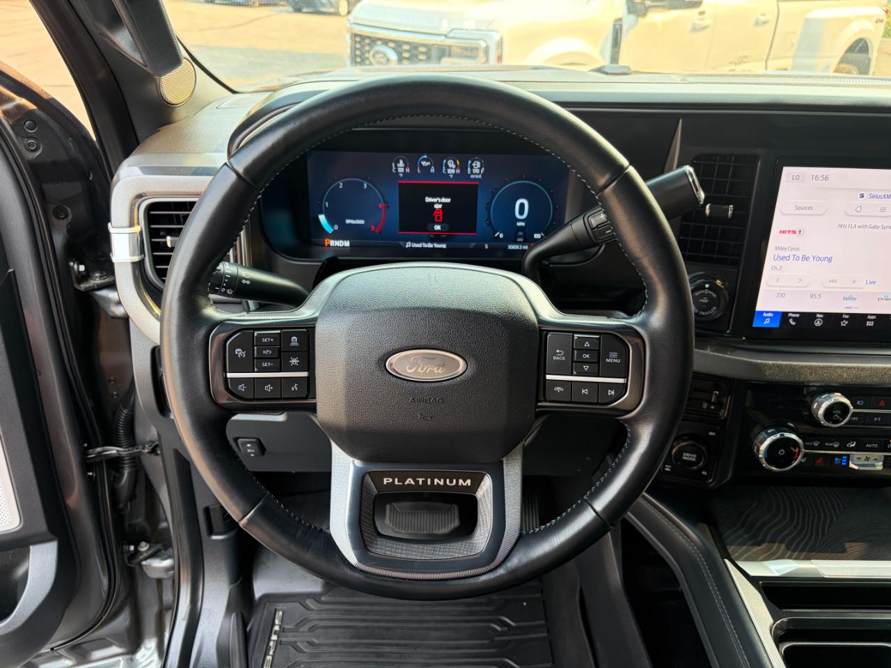 Ford Super Duty F-350 SRW Platinum 4WD Crew Cab 8' Box 2025