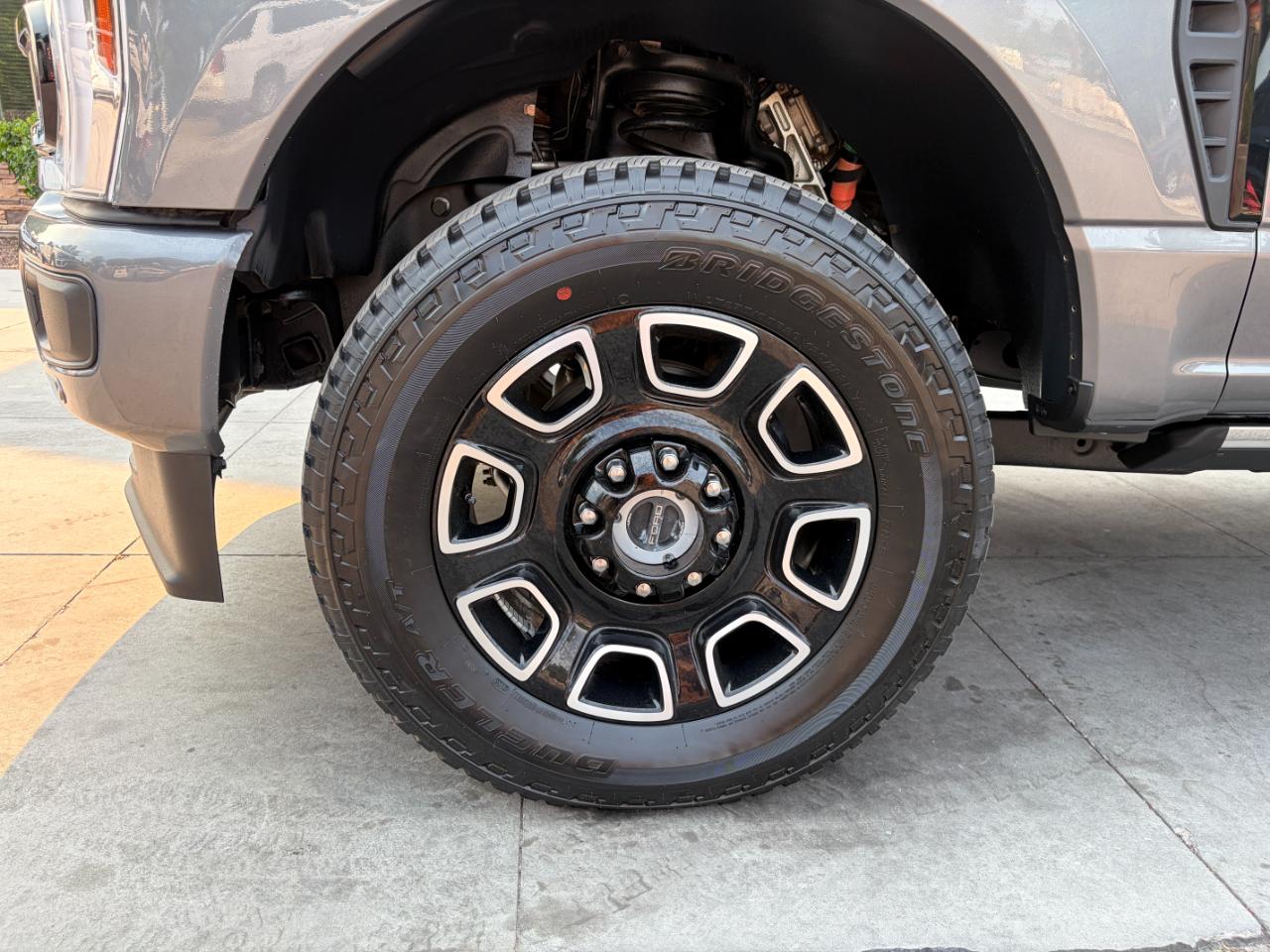 Ford Super Duty F-350 SRW Platinum 4WD Crew Cab 8' Box 2025