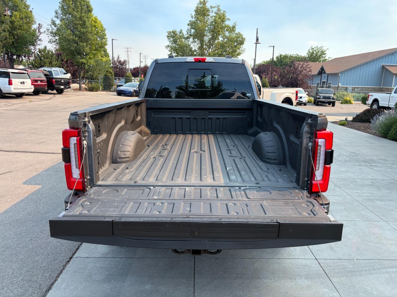 Ford Super Duty F-350 SRW Platinum 4WD Crew Cab 8' Box 2025