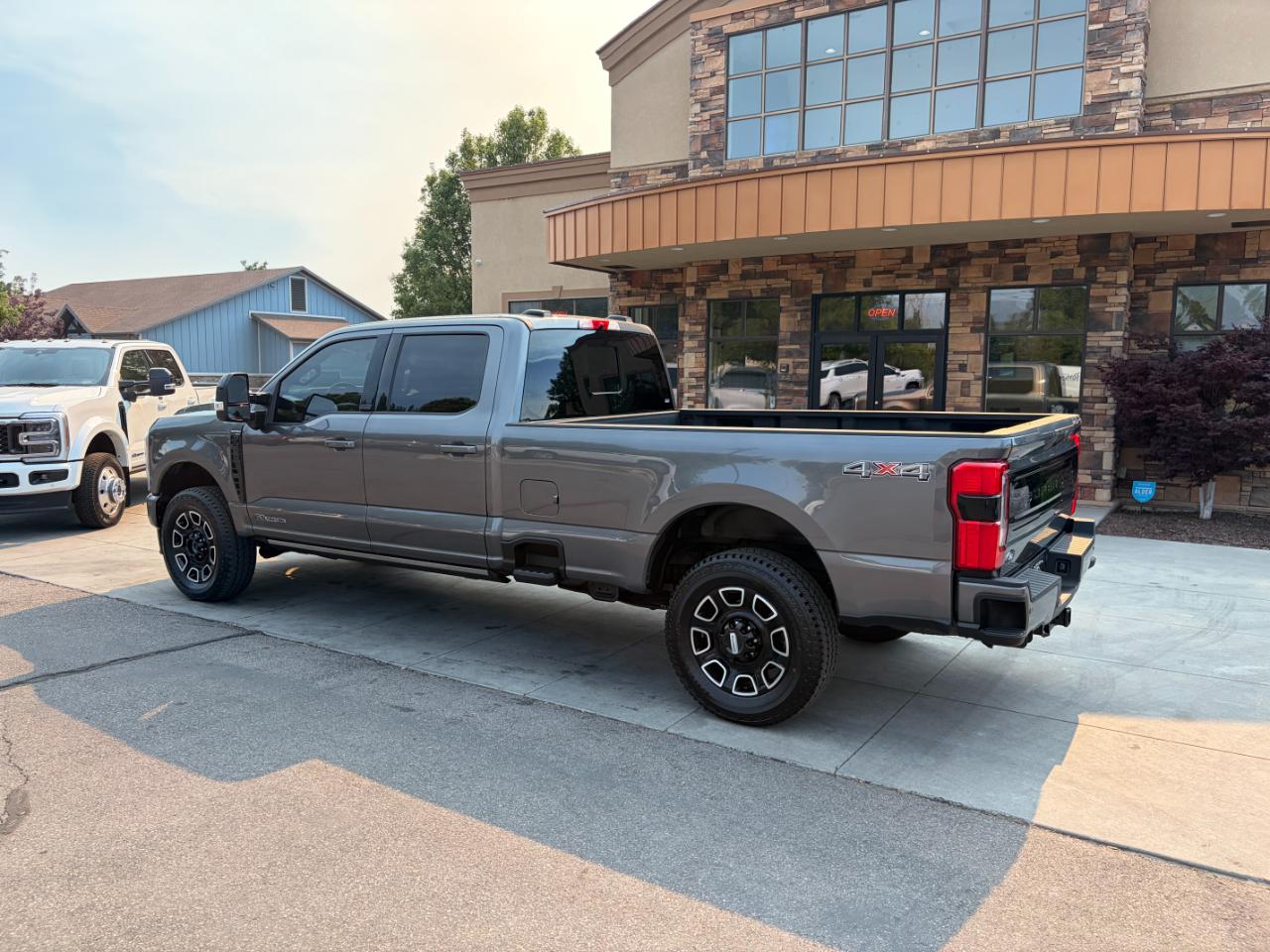 Ford Super Duty F-350 SRW Platinum 4WD Crew Cab 8' Box 2025