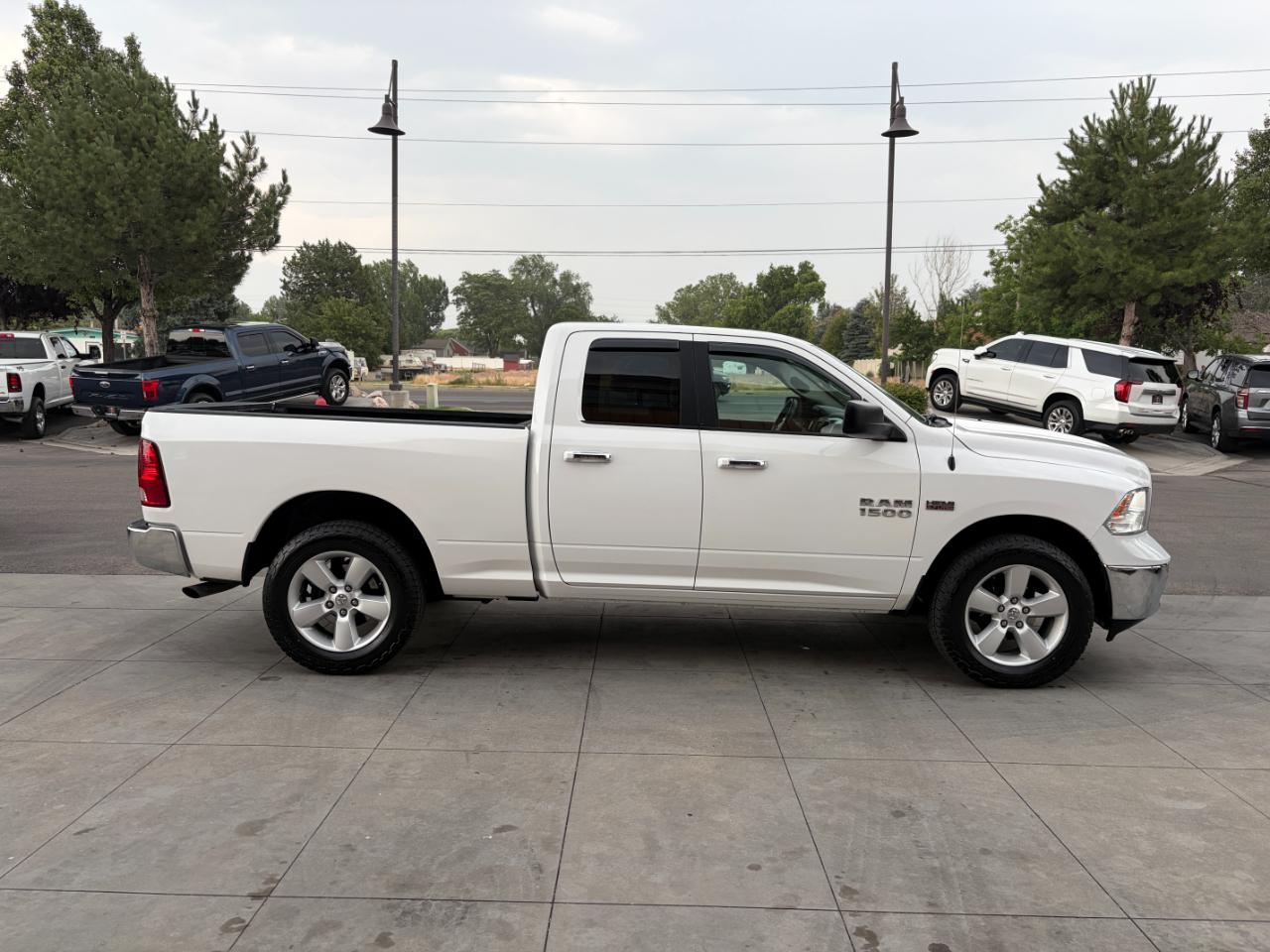 RAM 1500 4WD Quad Cab 140.5" SLT 2017