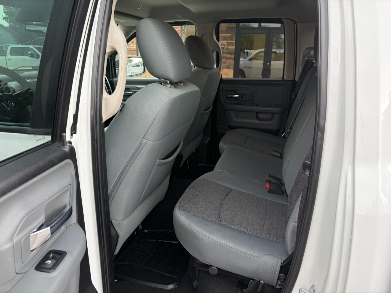 RAM 1500 4WD Quad Cab 140.5" SLT 2017