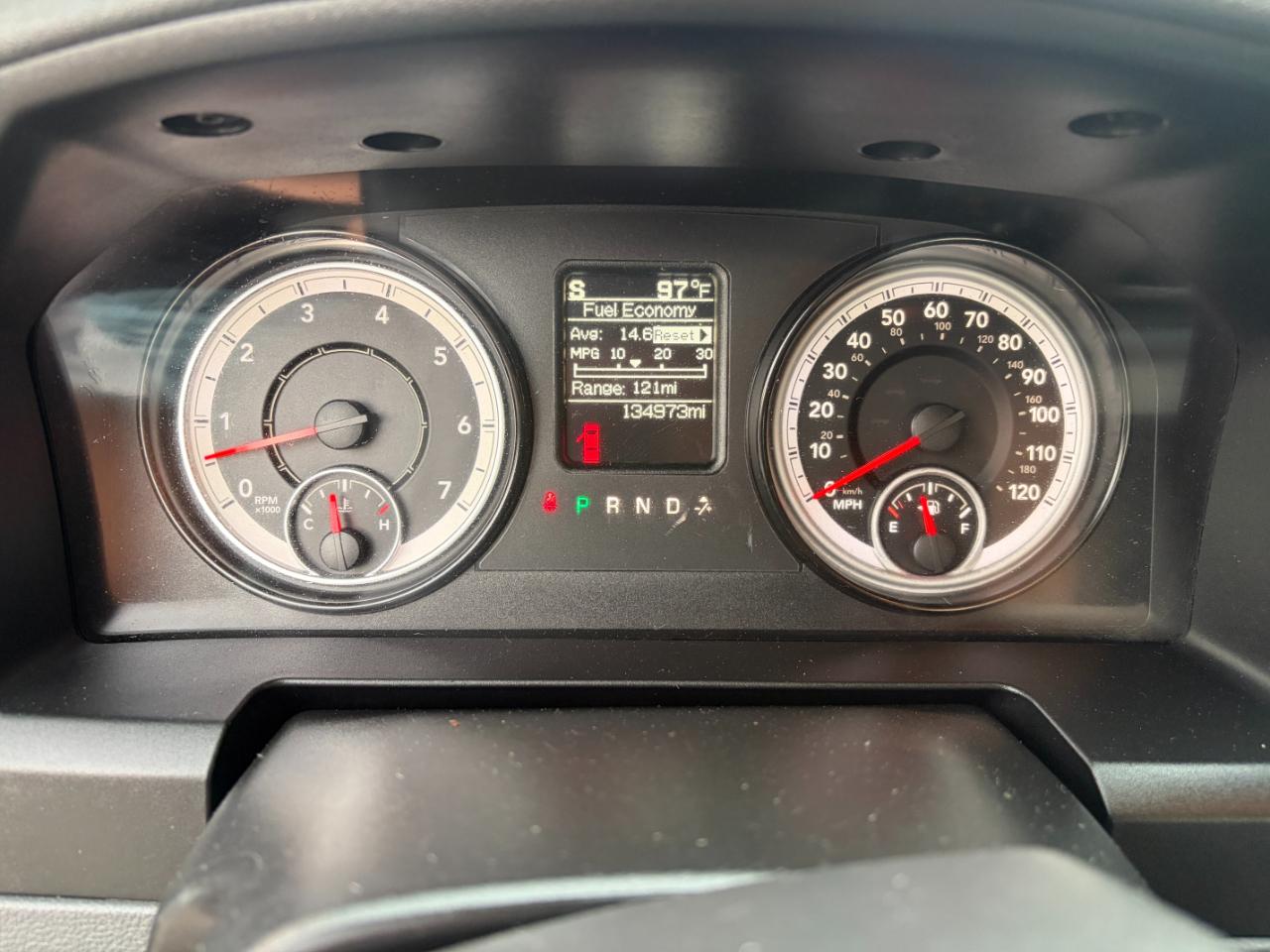 RAM 1500 4WD Quad Cab 140.5" SLT 2017