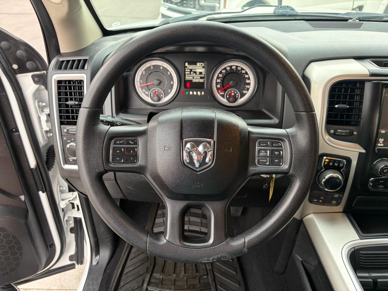 RAM 1500 4WD Quad Cab 140.5" SLT 2017