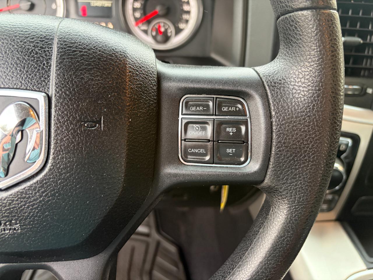 RAM 1500 4WD Quad Cab 140.5" SLT 2017