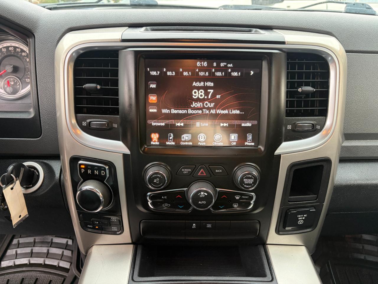 RAM 1500 4WD Quad Cab 140.5" SLT 2017