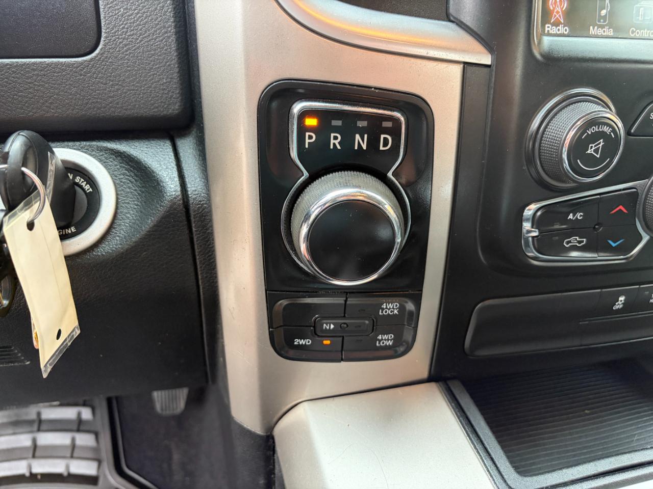 RAM 1500 4WD Quad Cab 140.5" SLT 2017