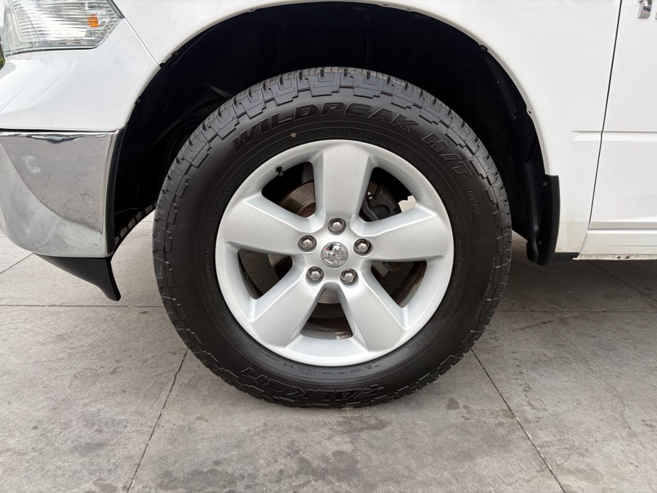 RAM 1500 4WD Quad Cab 140.5" SLT 2017