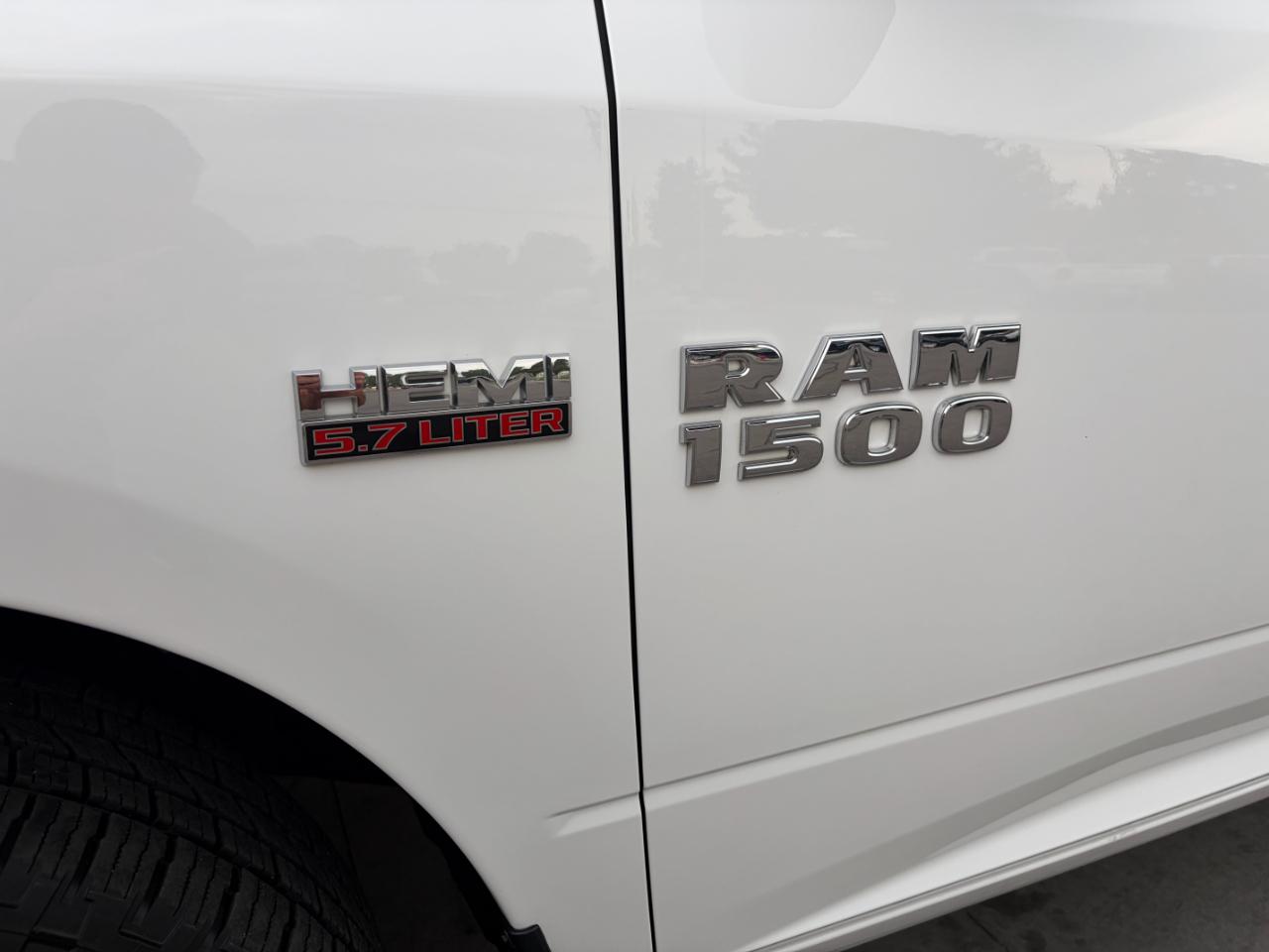 RAM 1500 4WD Quad Cab 140.5" SLT 2017