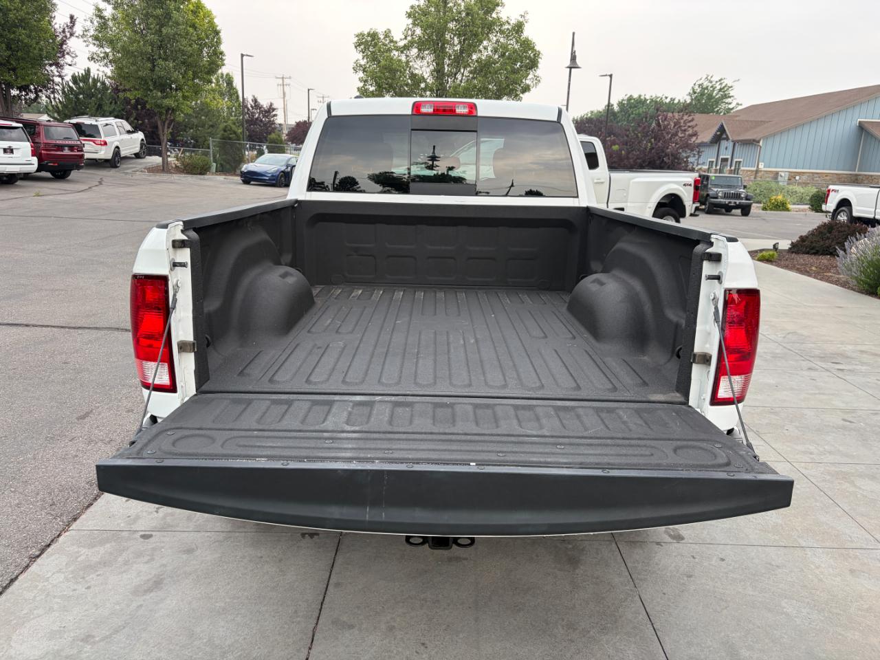 RAM 1500 4WD Quad Cab 140.5" SLT 2017