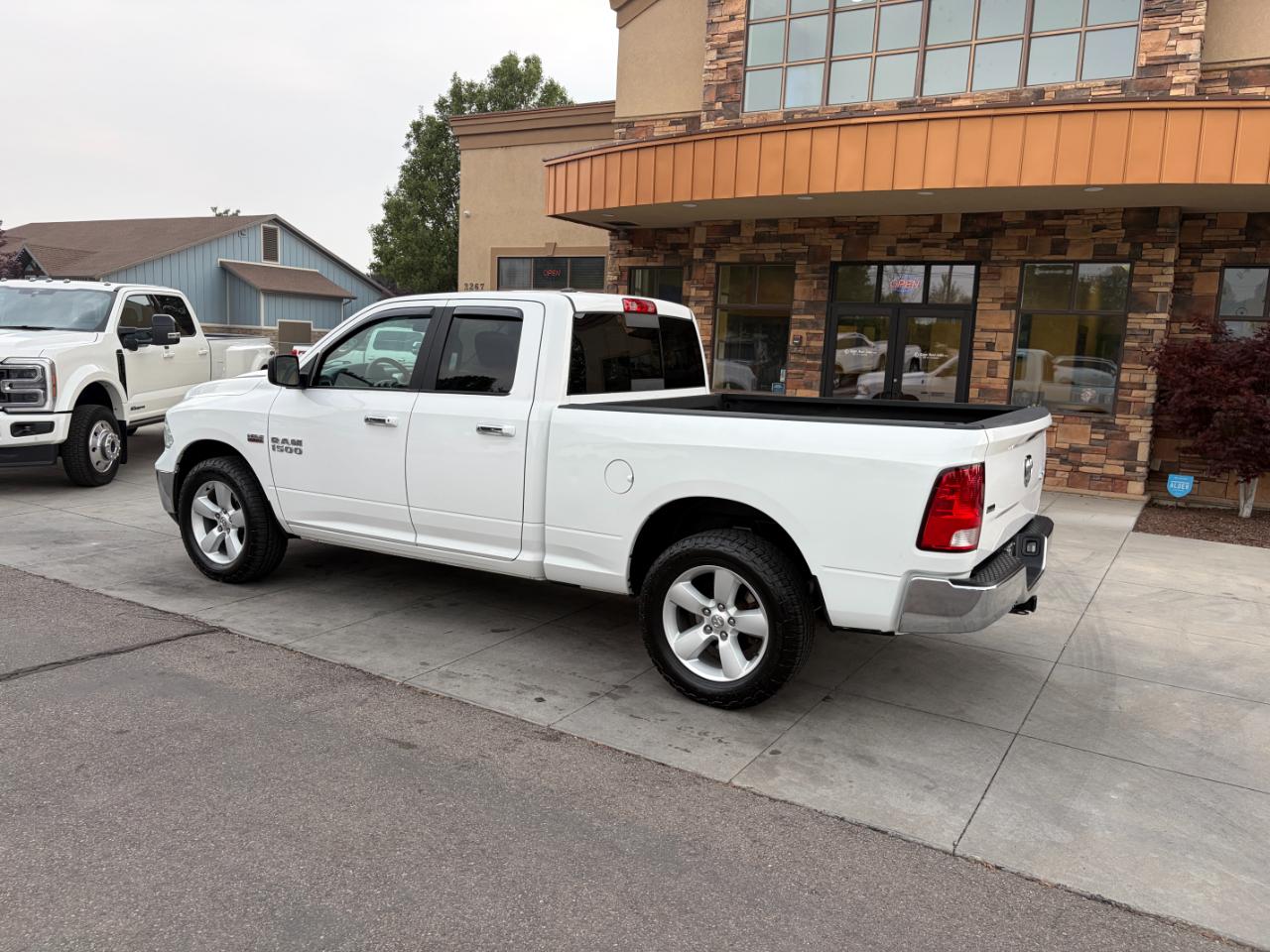 RAM 1500 4WD Quad Cab 140.5" SLT 2017