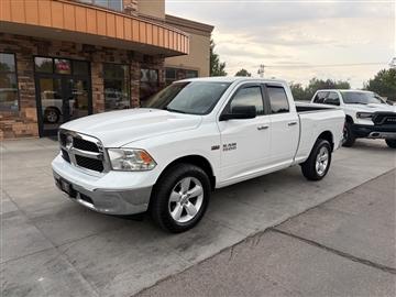 2017 RAM 1500 4WD Quad Cab 140.5" SLT