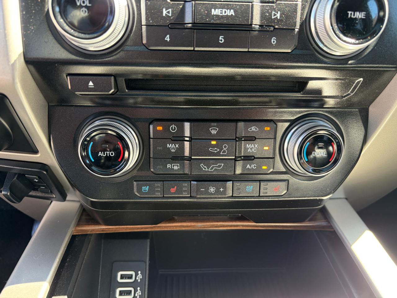 Ford F-150 Lariat 4WD SuperCrew 5.5' Box 2017