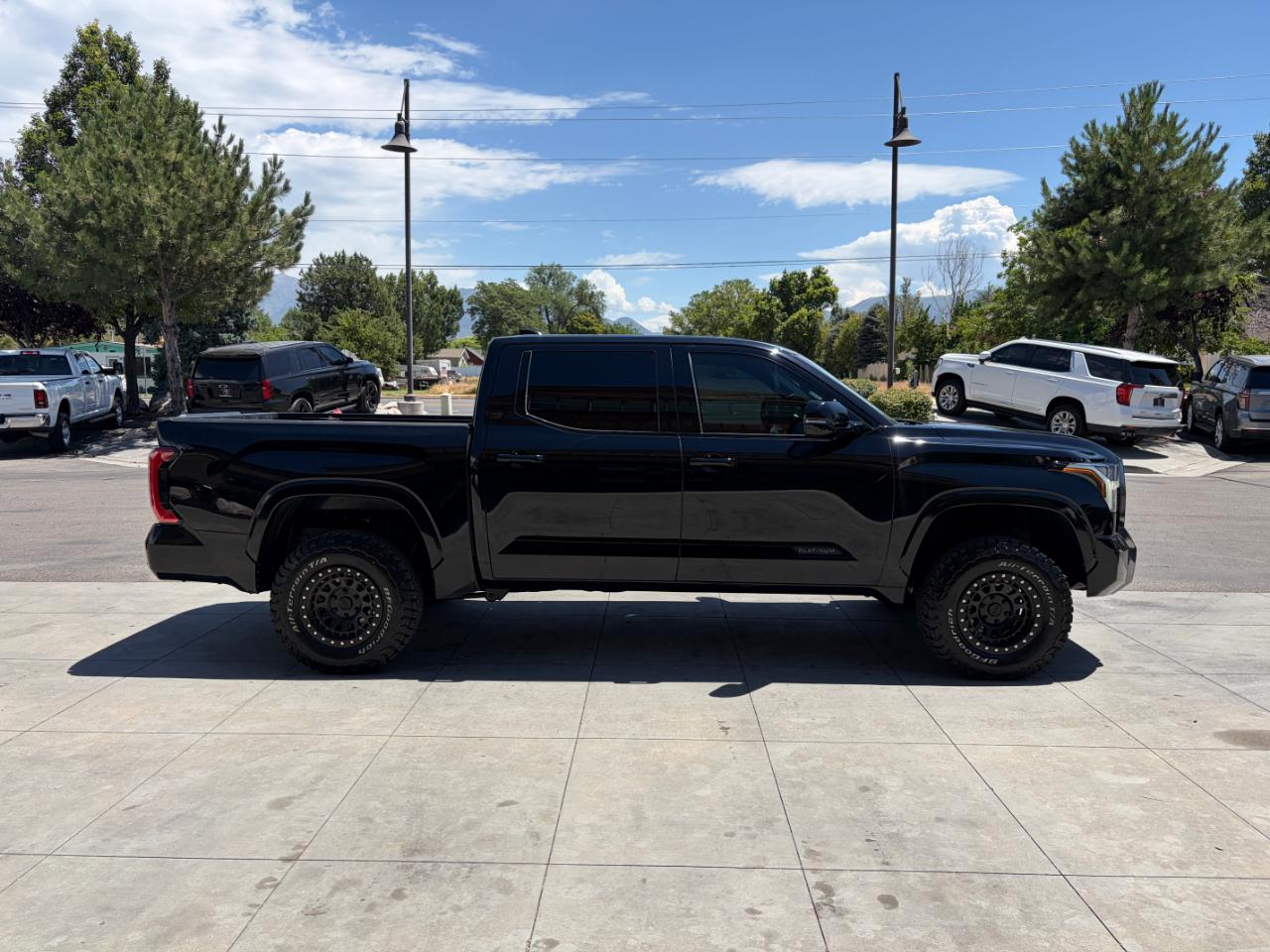 Toyota Tundra 4WD Platinum CrewMax 5.5' Bed (Natl) 2023