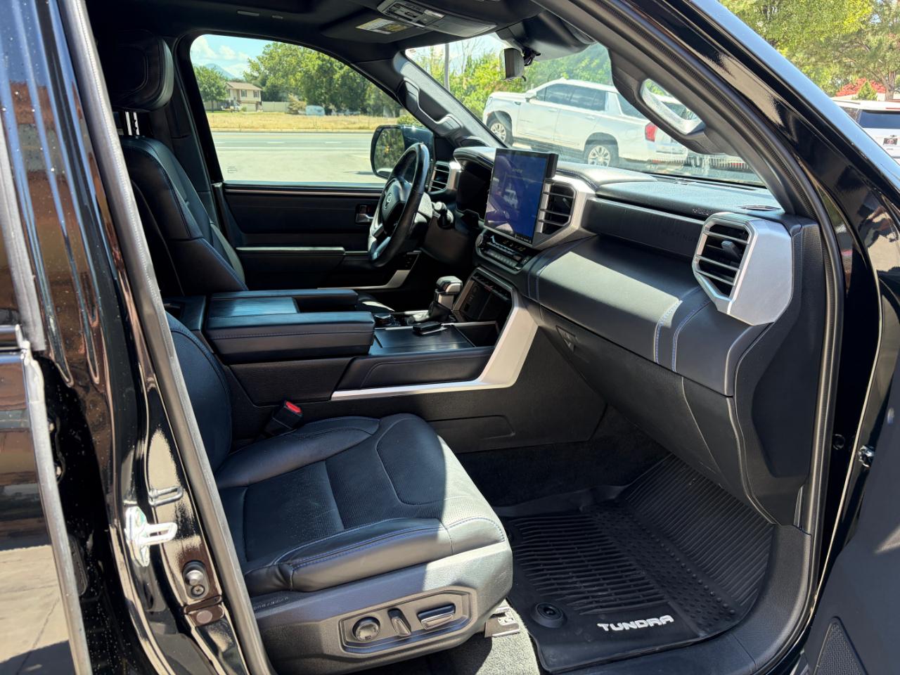 Toyota Tundra 4WD Platinum CrewMax 5.5' Bed (Natl) 2023