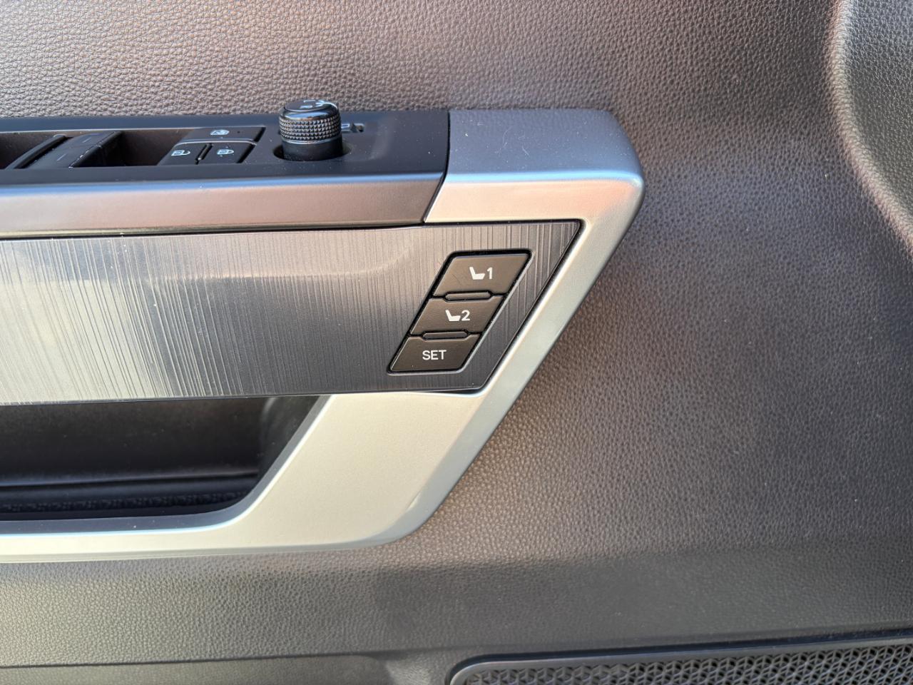 Toyota Tundra 4WD Platinum CrewMax 5.5' Bed (Natl) 2023