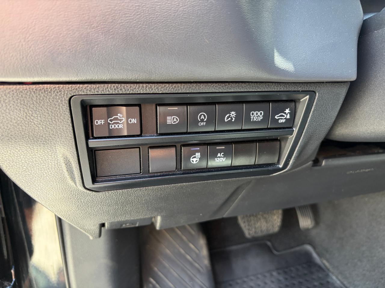 Toyota Tundra 4WD Platinum CrewMax 5.5' Bed (Natl) 2023