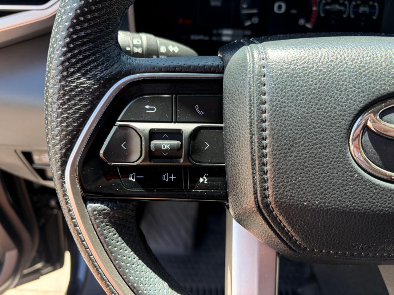 Toyota Tundra 4WD Platinum CrewMax 5.5' Bed (Natl) 2023
