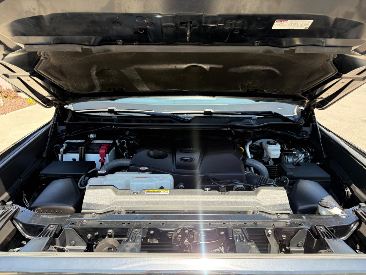 Toyota Tundra 4WD Platinum CrewMax 5.5' Bed (Natl) 2023