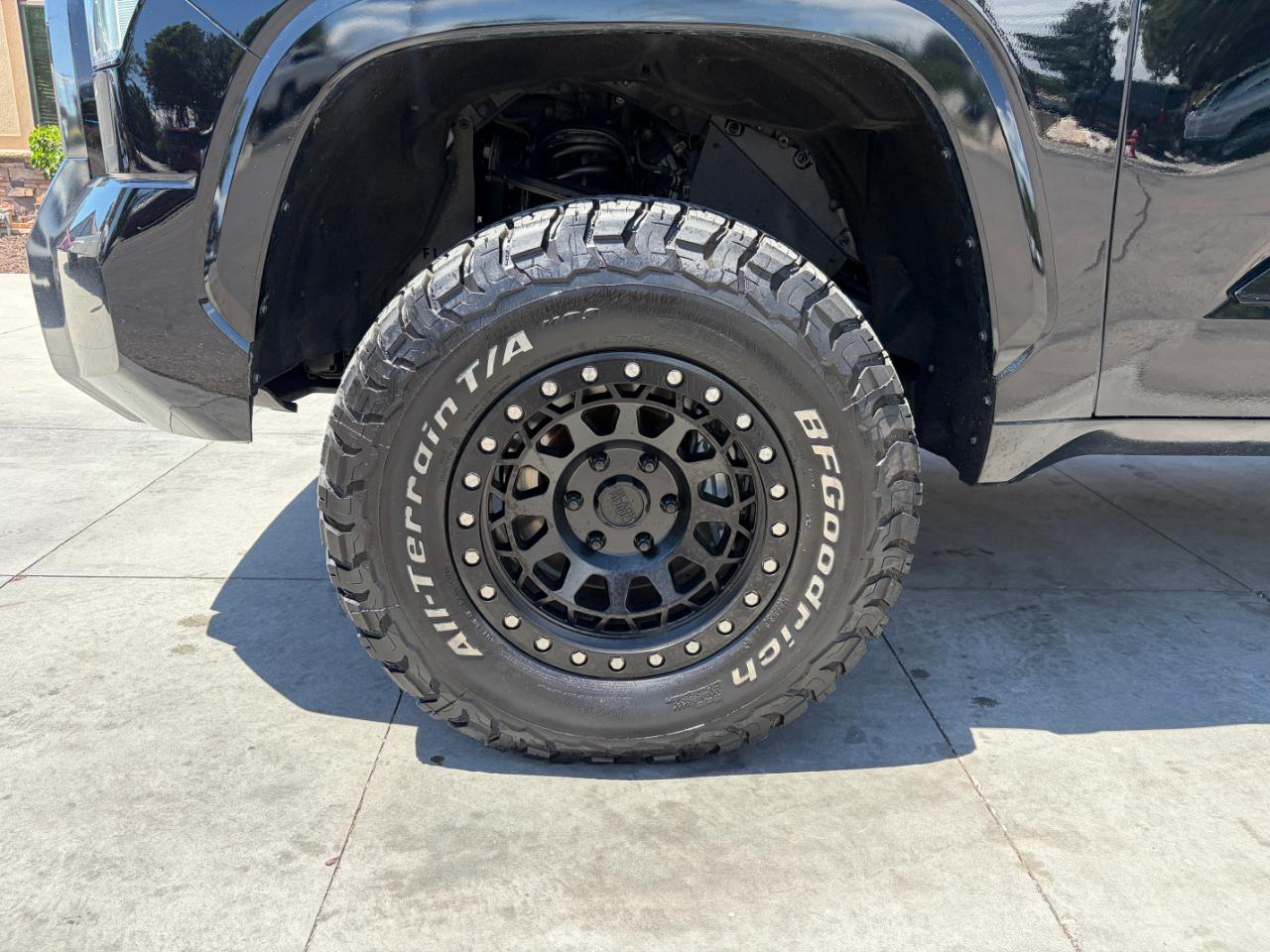 Toyota Tundra 4WD Platinum CrewMax 5.5' Bed (Natl) 2023